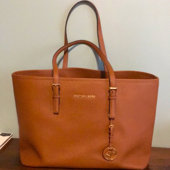 Michael Kors Handbags - Extra Large Michael Kors Tote 👜